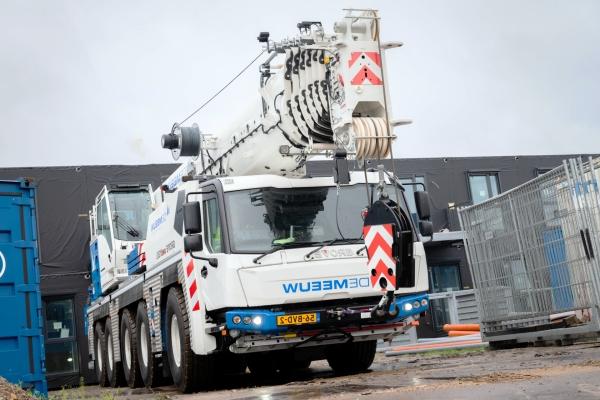 Dutch-prefab-specialist-buys-first-Grove-crane-and-immediately-sets-it-to-work-1.jpg